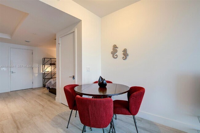 Building Photo - 121 NE 34th St