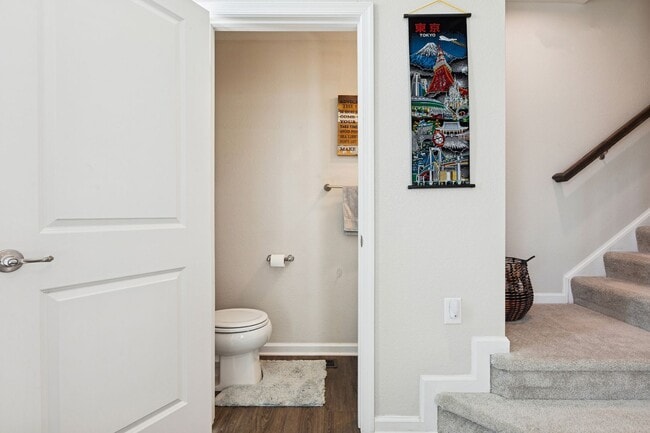 Building Photo - Chesapeake, 3 bedrooms, End Unit- Quick Mo...