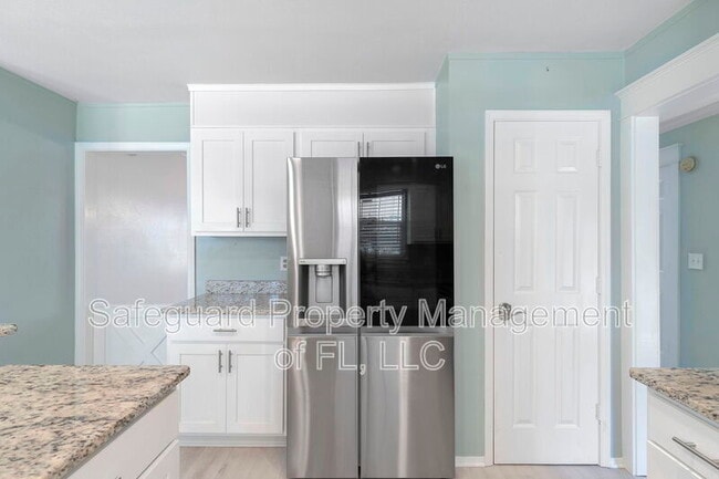Building Photo - 3893 Paradise Bay Dr
