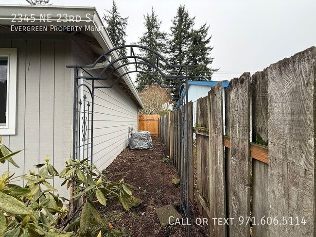 Building Photo - 2345 NE 23rd St