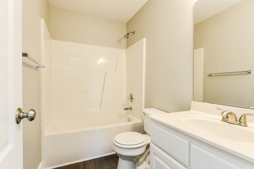 Building Photo - 909 Lotus Ln