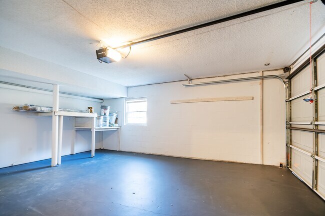 Building Photo - 13115 Chaney Thompson Rd SE