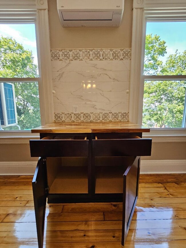 Building Photo - 764 Rock St