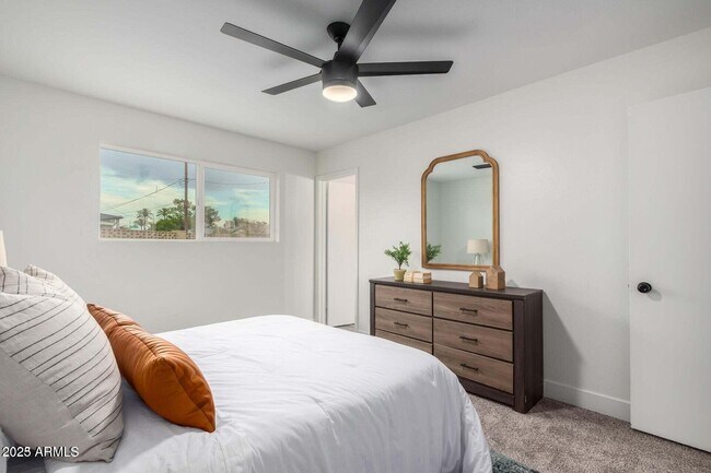 Building Photo - 3933 W Cactus Wren Dr