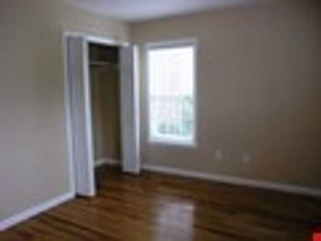 Building Photo - 611 Cedar St