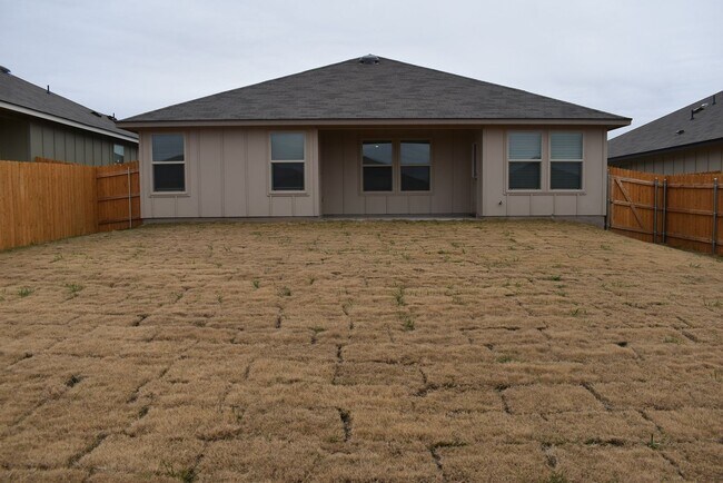 Building Photo - BEAUTIFUL YOWELL RANCH HOME!