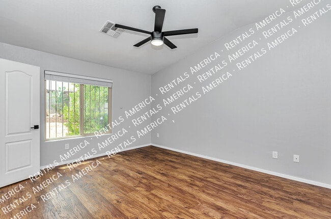 Building Photo - 2042 E Calle Arroyo Lindo