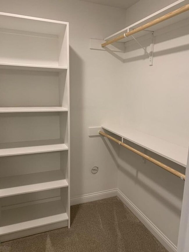 Building Photo - 3 Bed 2.5 Bath House, off Old Plank Rd