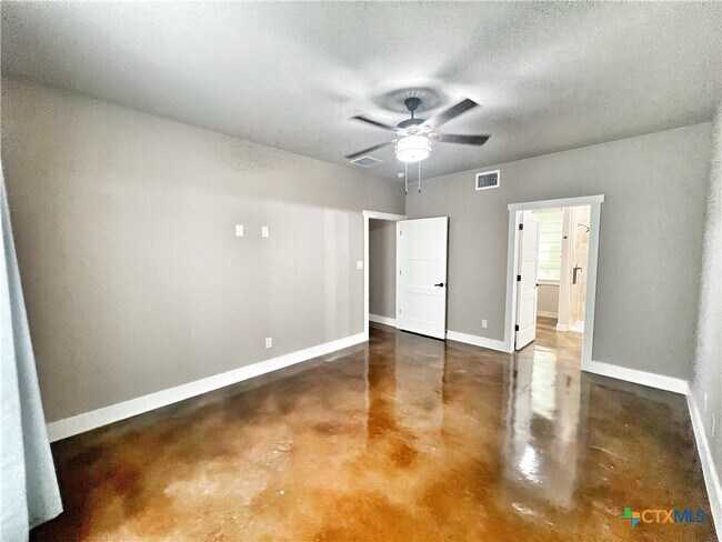 Building Photo - 1704 Gruene Vineyard Crossing