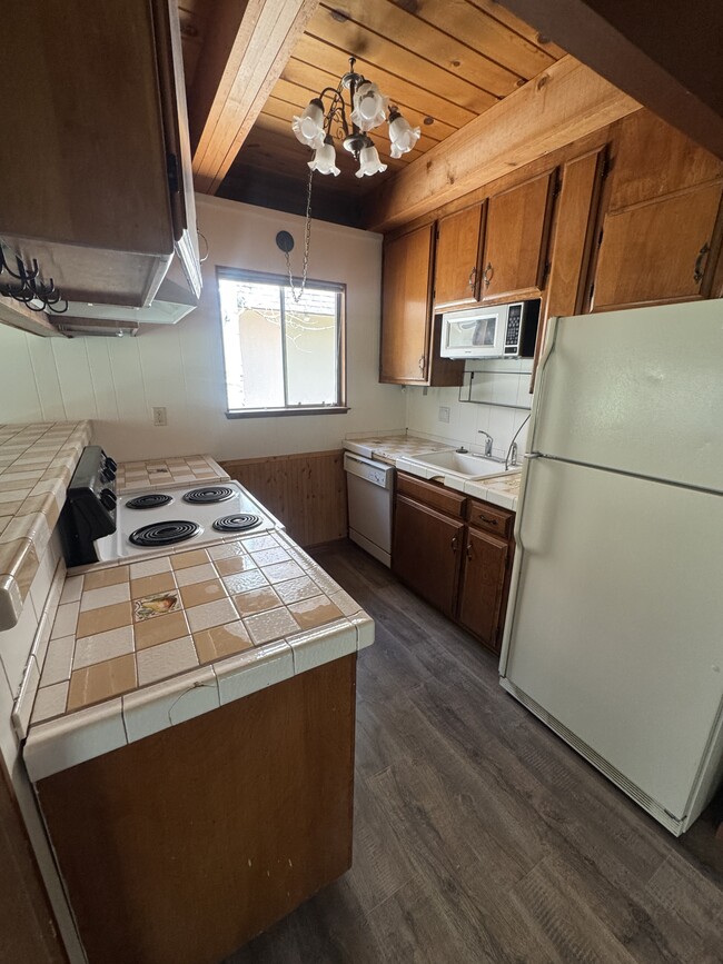 Building Photo - 2325 Sky Meadows Ct