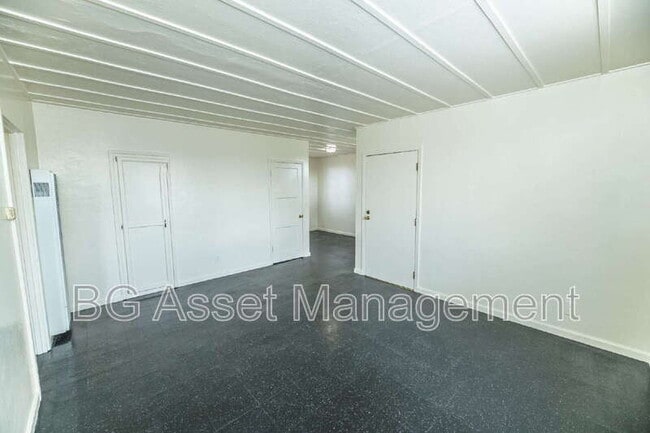 Building Photo - 1415 Visalia Ave