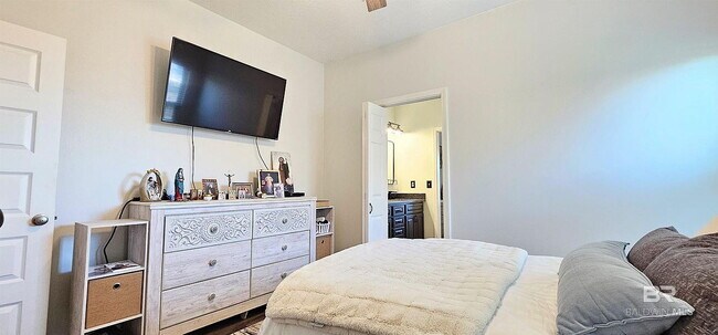 Building Photo - Single Family Home For Rent