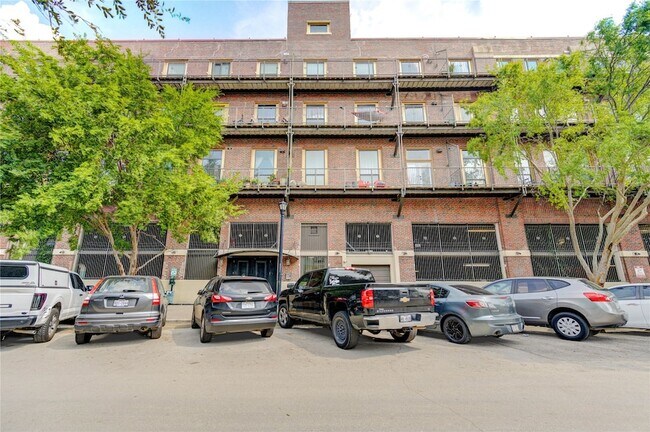 Building Photo - 2205 McKinney St