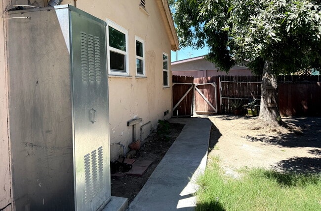 Building Photo - Newly renovated 2br 1bath near the 215