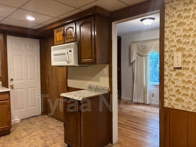 Building Photo - 1939 Ewald Cir