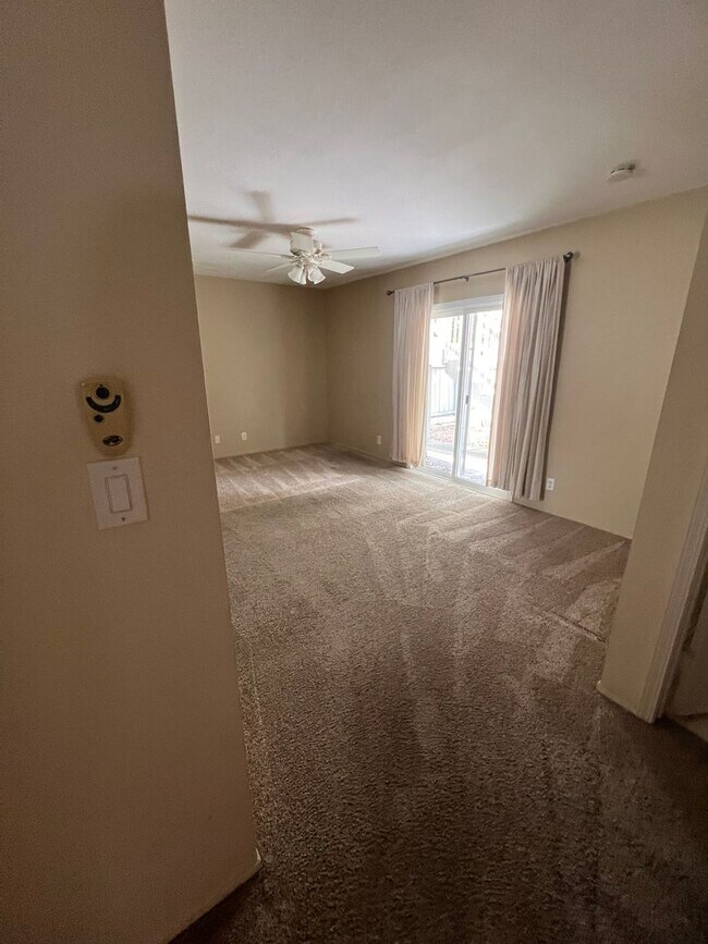 Building Photo - Newbury Park - Three bedroom, bonus room (could be 4th bedroom, 2.5 bathrooms