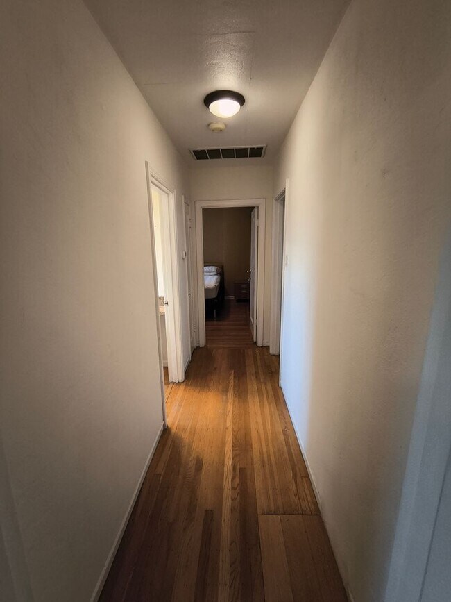 Building Photo - Cozy 3 BD/2 BATH Single Family Home With 2 Floors Located in Albany, Ca.