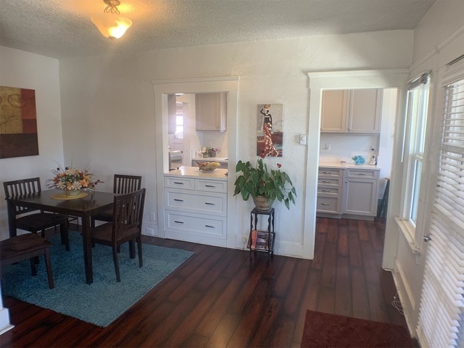 Building Photo - 2728 Collier Ave