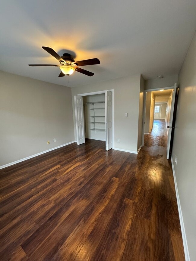 Building Photo - 400 Front St