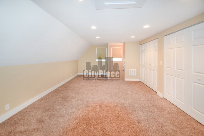 Building Photo - 1230 Villa Ave