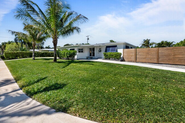 Building Photo - 549 Fairwind Dr