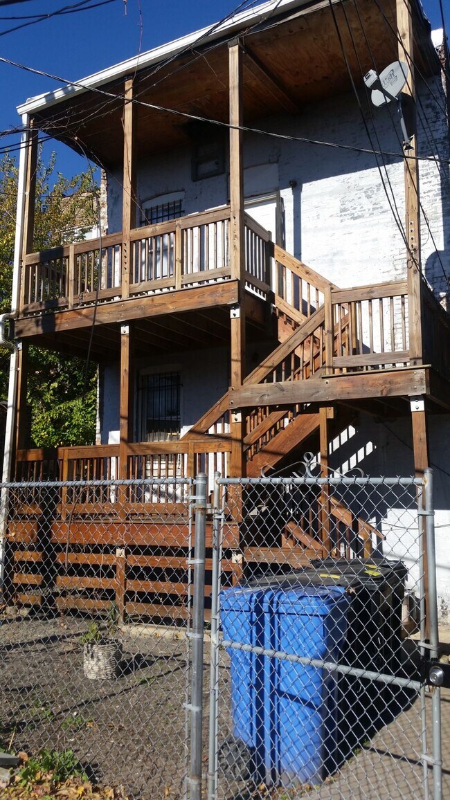 Building Photo - 3825 W Fillmore St