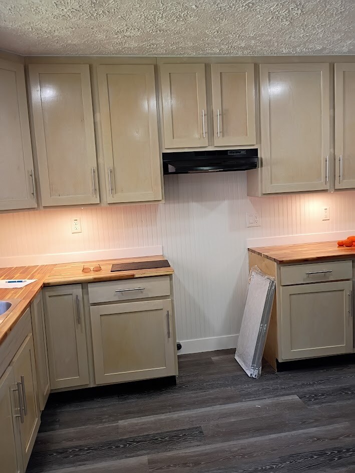 Building Photo - 384 Highland Dr