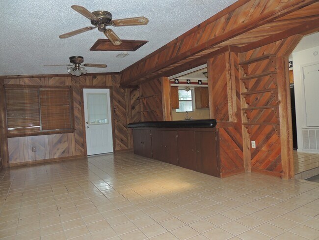 Building Photo - 2187 Glenwood Dr