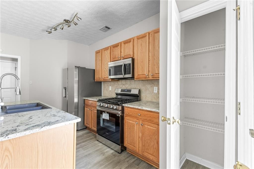 Building Photo - 6604 Splashwater Dr