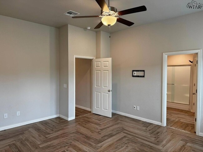 Building Photo - 301 Mariners Wy