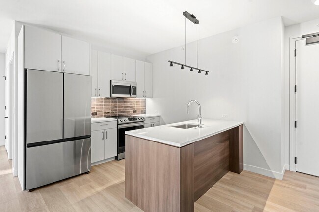 Building Photo - 1177 W Van Buren St