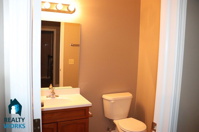 Building Photo - 805 Charleston St