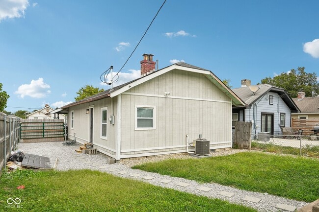 Building Photo - 3847 Hoyt Ave