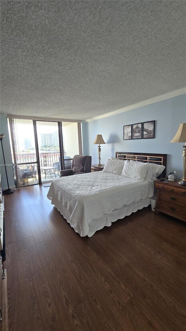 Building Photo - 2017 S Ocean Dr