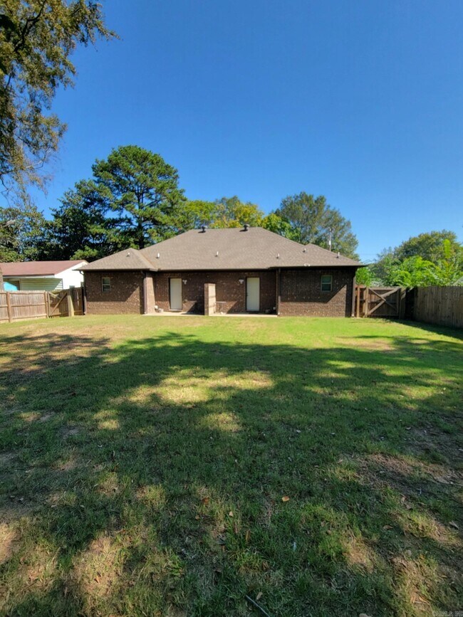 Building Photo - 525 3rd Ave