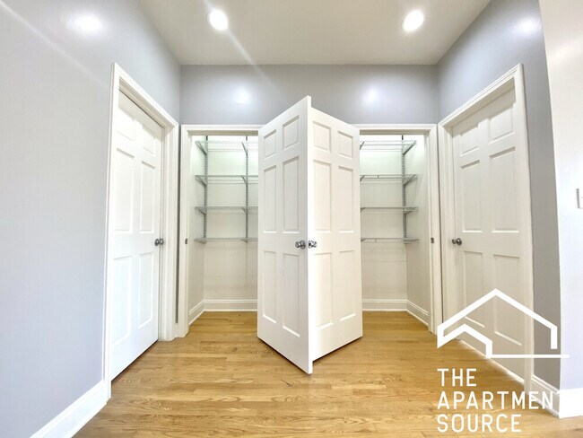 Building Photo - 1010 W Sunnyside Ave