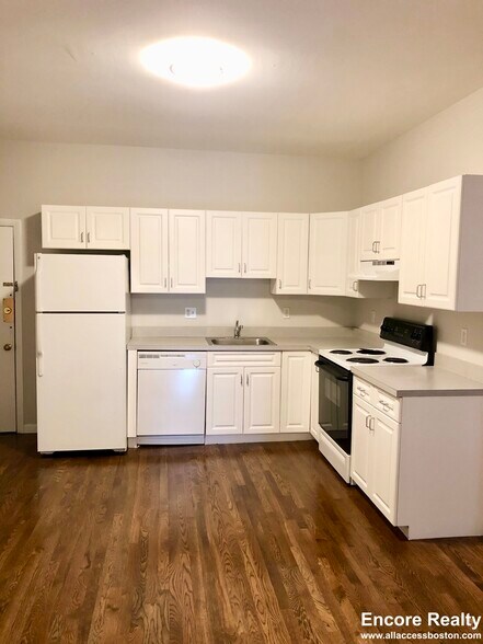 Building Photo - 15 Stearns Rd