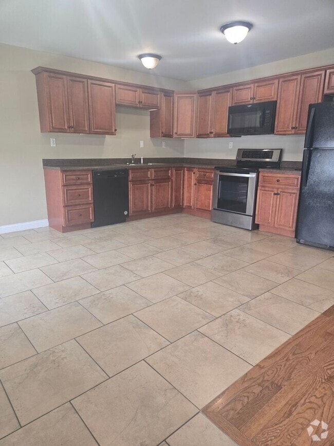 Building Photo - 2 Bedroom, 2 Bath w/ Washer&Dryer Included!