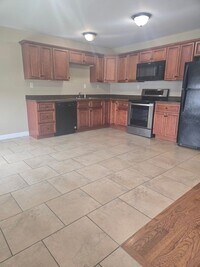 Building Photo - 2 Bedroom, 2 Bath w/ Washer&Dryer Included!