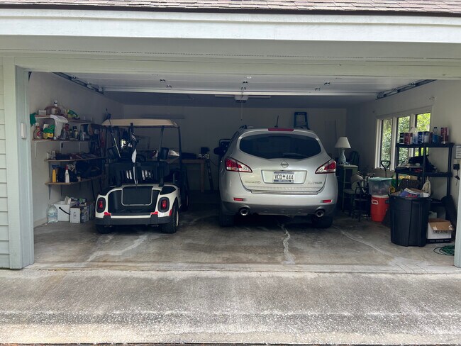 garage ( golf cart included with waiver) - 1407 BB Sams Ct