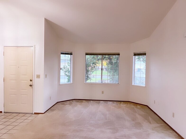 Building Photo - 5920 Laguna Ranch Cir