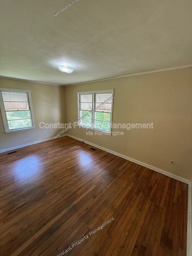Building Photo - 3069 Somerset Dr
