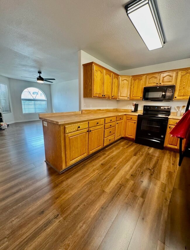 Building Photo - 1122 E 300 S