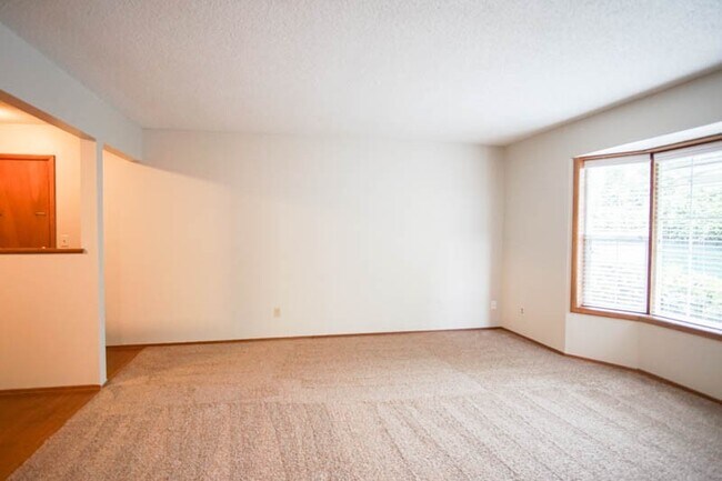 Building Photo - Mid-Century 2-Bedroom in Sullivan's Gulch-...