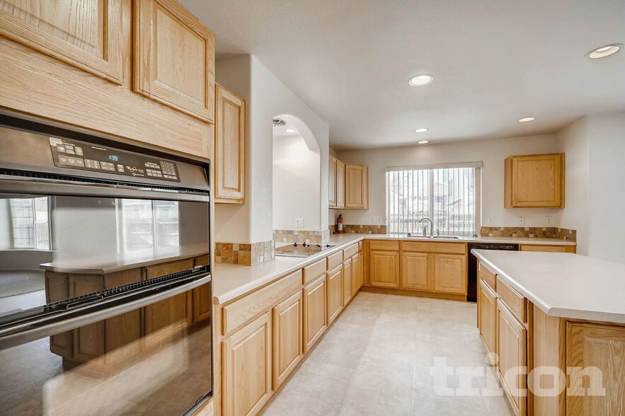 Building Photo - 11858 Idalia St