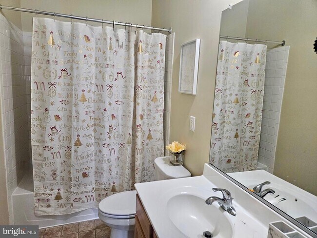 Building Photo - 1037 Suffolk Dr