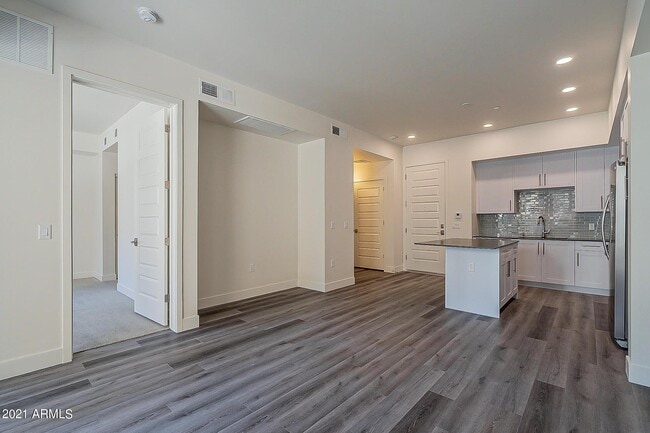 Building Photo - 7300 E Earll Dr