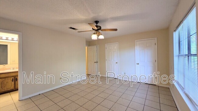 Building Photo - 1485 Pine Ln Dr