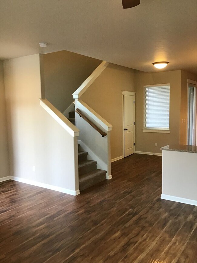 Building Photo - 3 Bedroom Home in the Bridges!
