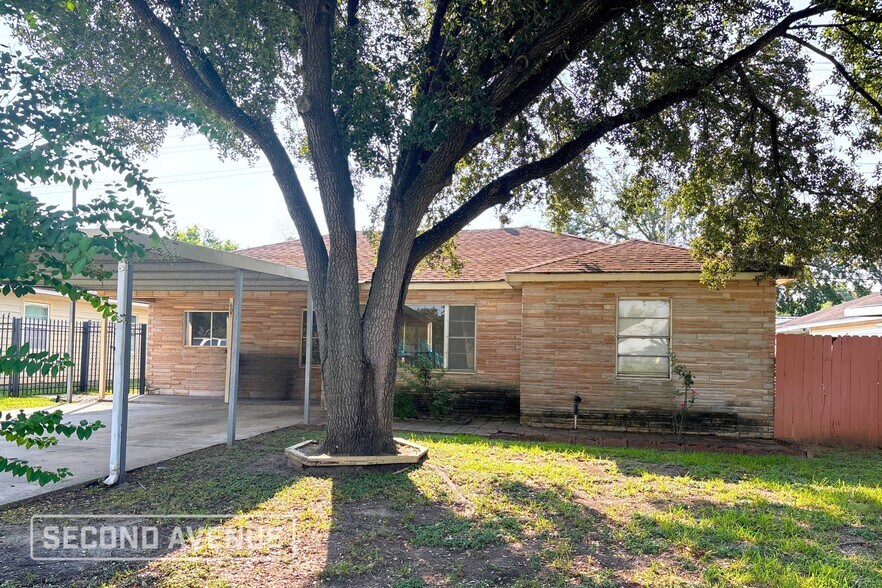 Primary Photo - 607 Ahrens St